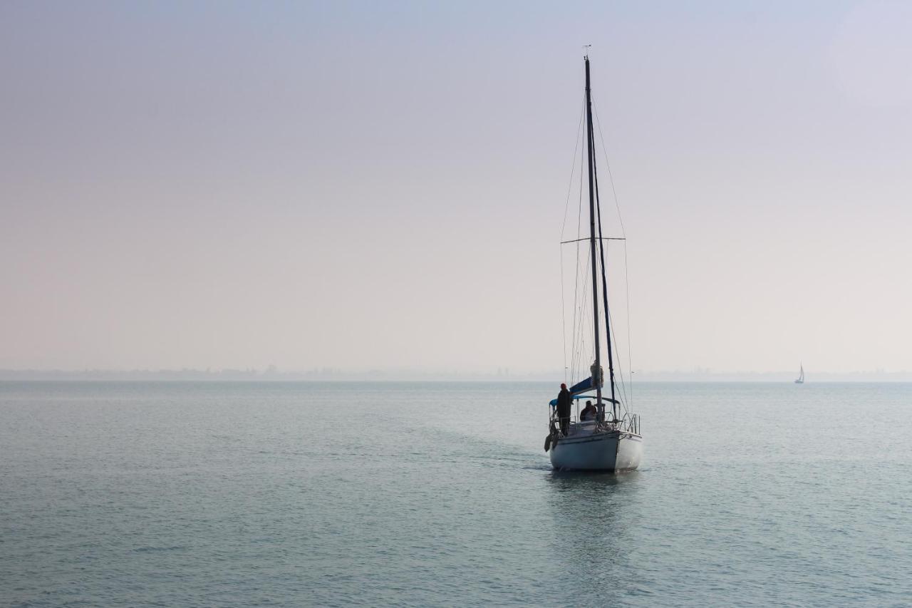 Komfort Home Bursport Bt. Haz Balatonfenyves Buitenkant foto